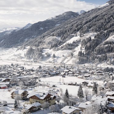 Dorfgastein im Winter aus der Luft betrachtet