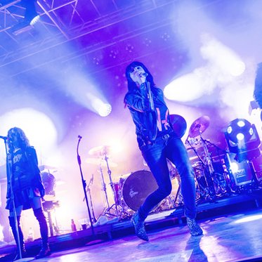 Nena mit ihrer Band auf der Bühne