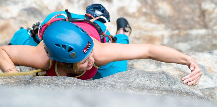 Kletterer auf einer Wand im Gasteinertal