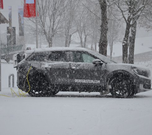 Ladestation für Elektroautos am Parkplatz