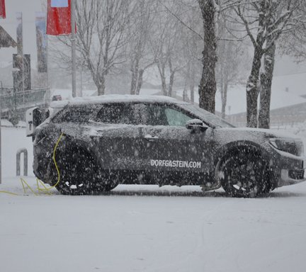 Ladestation für Elektroautos am Parkplatz