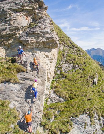 Gruppe am Klettersteig auf der Schlossalm in Bad Hofgastein