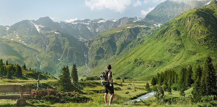 Wanderer in Sportgastein auf der Alm