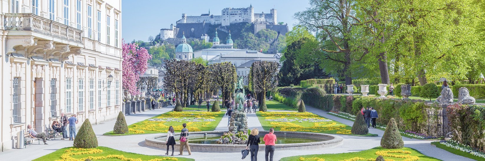 Panoramaaufnahme vom Mirabellgarten mit Blick auf die Festung Hohensalzburg
