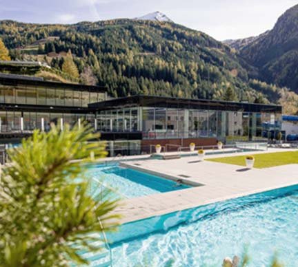 Außenbereich der Felsentherme Gastein