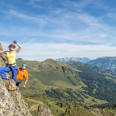 Kletterer üben sich am Klettersteig auf der Schlossalm