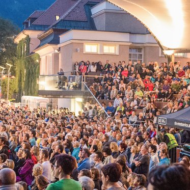 Kulisse von einem Konzert in der Alpenarena