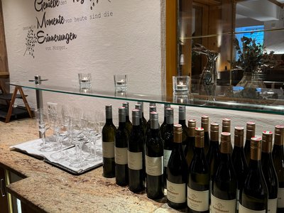 Flying Wine &amp; Dine